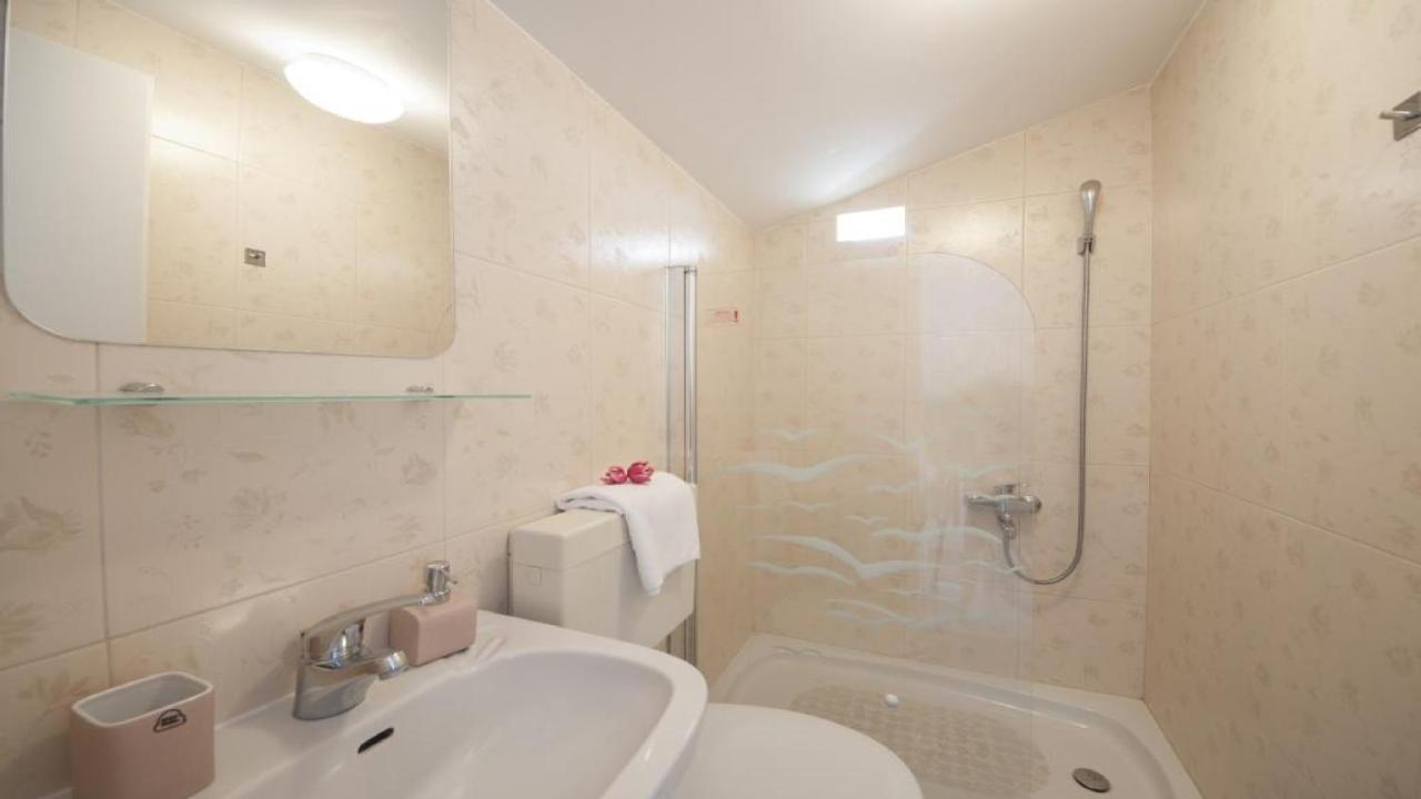 Apartments Angela Baška Voda Δωμάτιο φωτογραφία