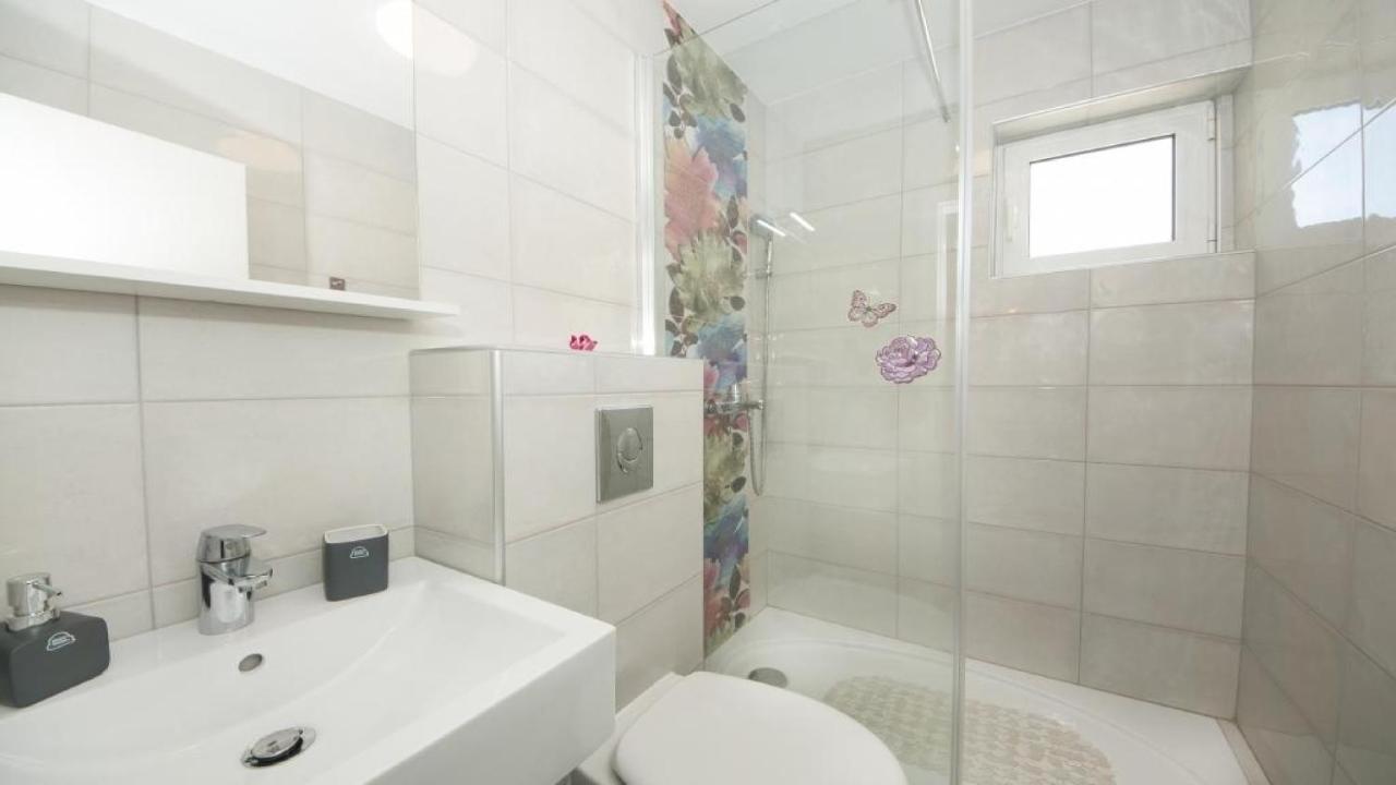 Apartments Angela Baška Voda Εξωτερικό φωτογραφία